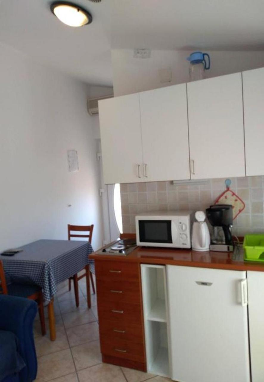Apartments Dobri - 500M From Beach Нин Екстериор снимка
