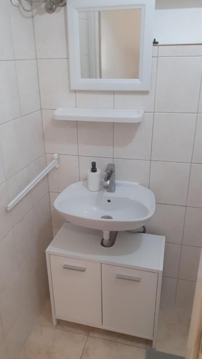 Apartments Dobri - 500M From Beach Нин Екстериор снимка