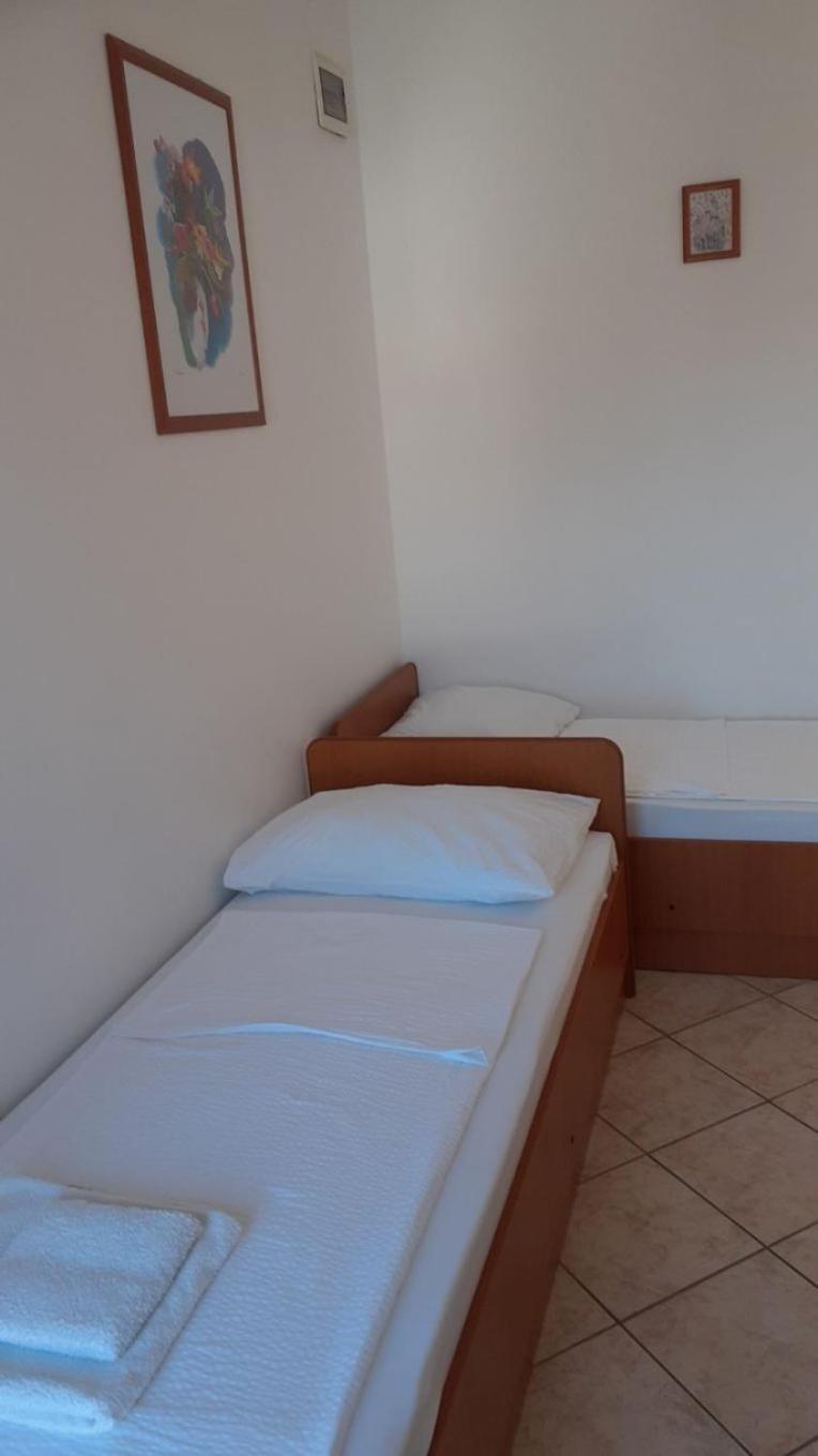 Apartments Dobri - 500M From Beach Нин Екстериор снимка