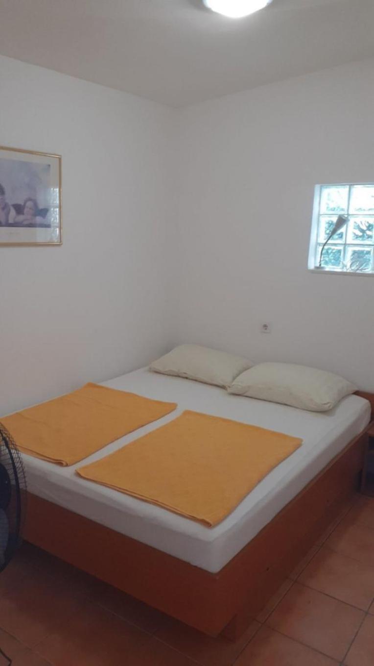 Apartments Dobri - 500M From Beach Нин Екстериор снимка