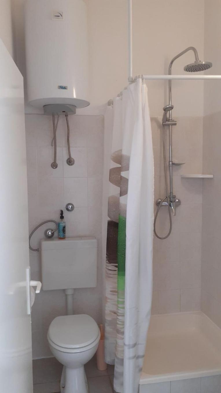 Apartments Dobri - 500M From Beach Нин Екстериор снимка