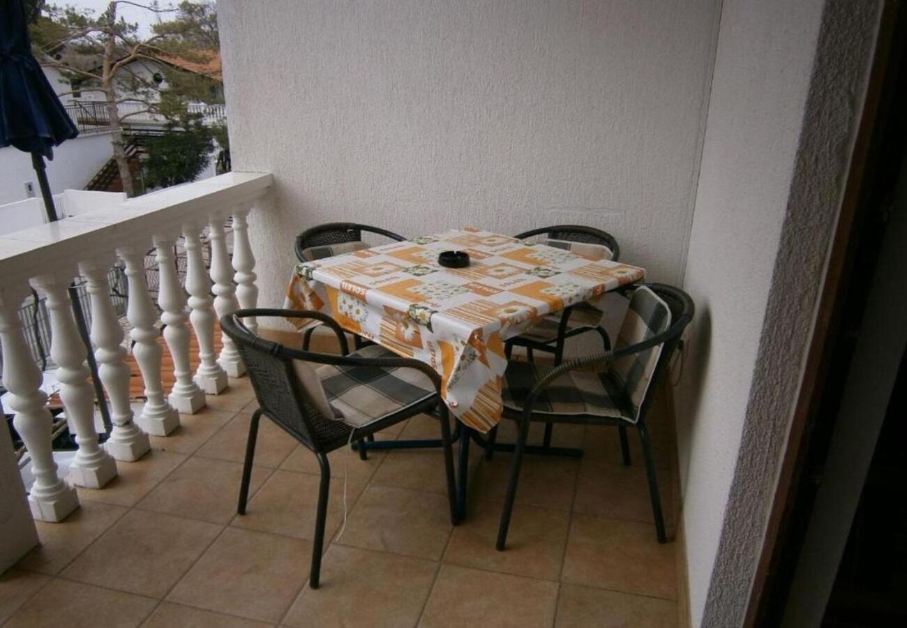 Apartments Dobri - 500M From Beach Нин Екстериор снимка