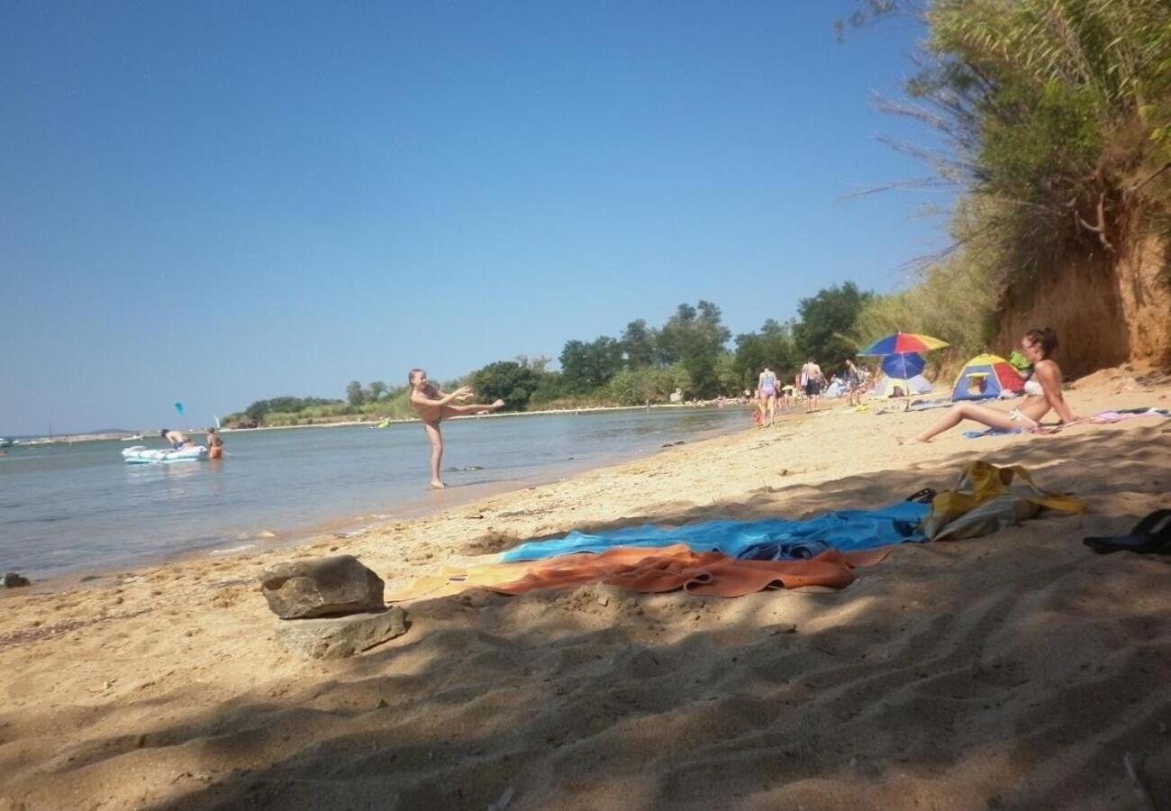 Apartments Dobri - 500M From Beach Нин Екстериор снимка